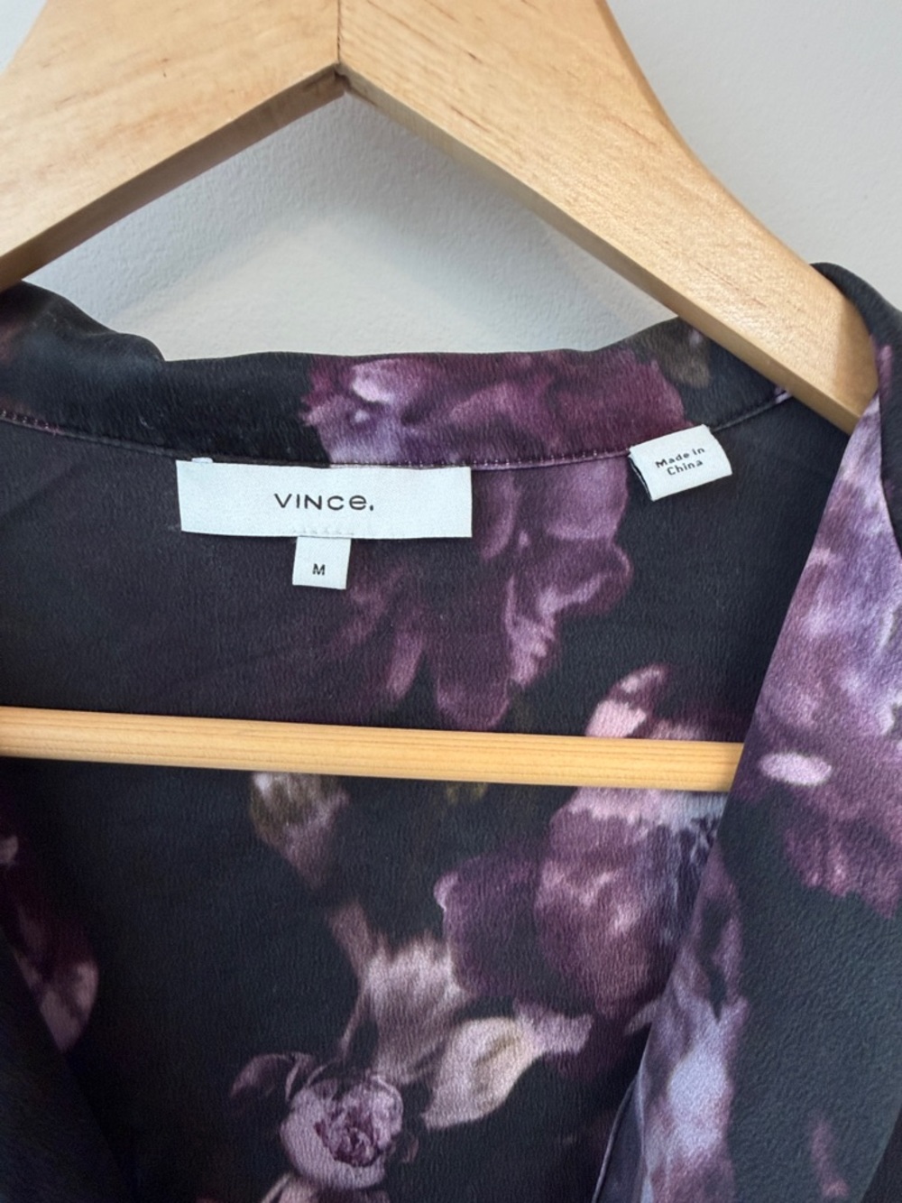 Vince Women's Night Garden Popover 100% Silk Blouse Top Black Purple size Medium - Picture 3 of 9